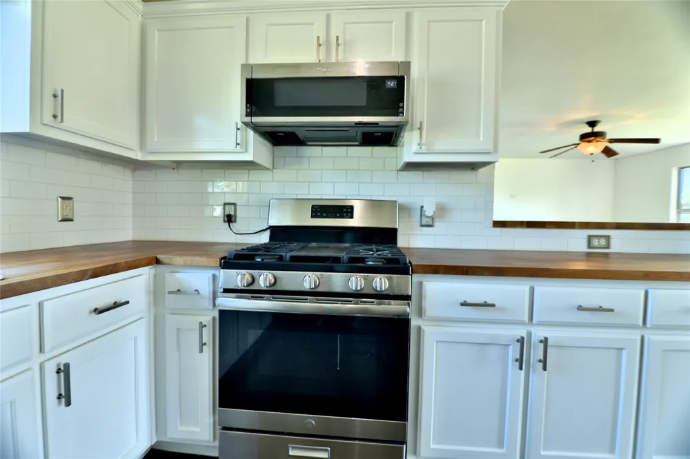 152 Round Up Drive Liberty Hill, TX 78642