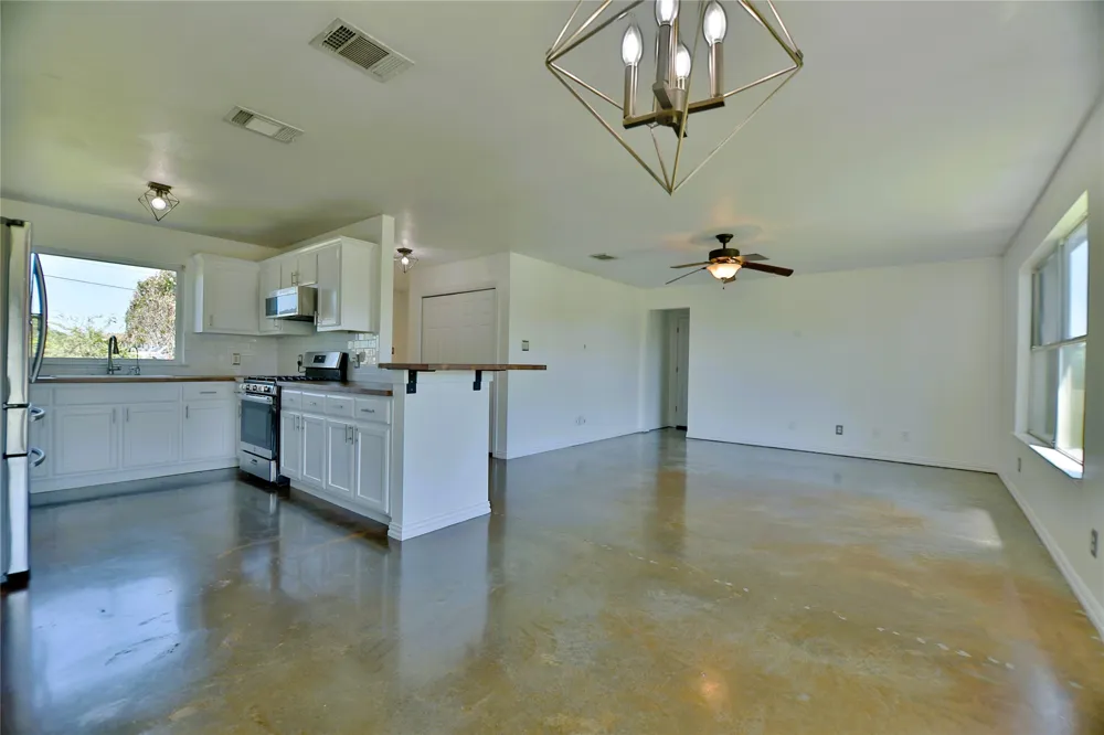 152 Round Up Drive Liberty Hill, TX 78642