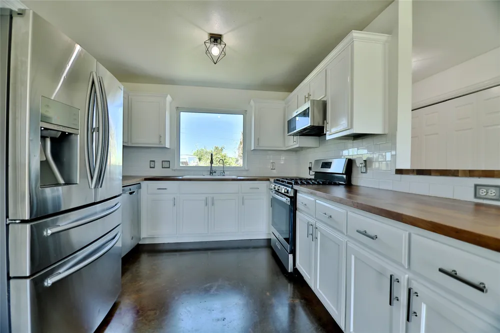 152 Round Up Drive Liberty Hill, TX 78642