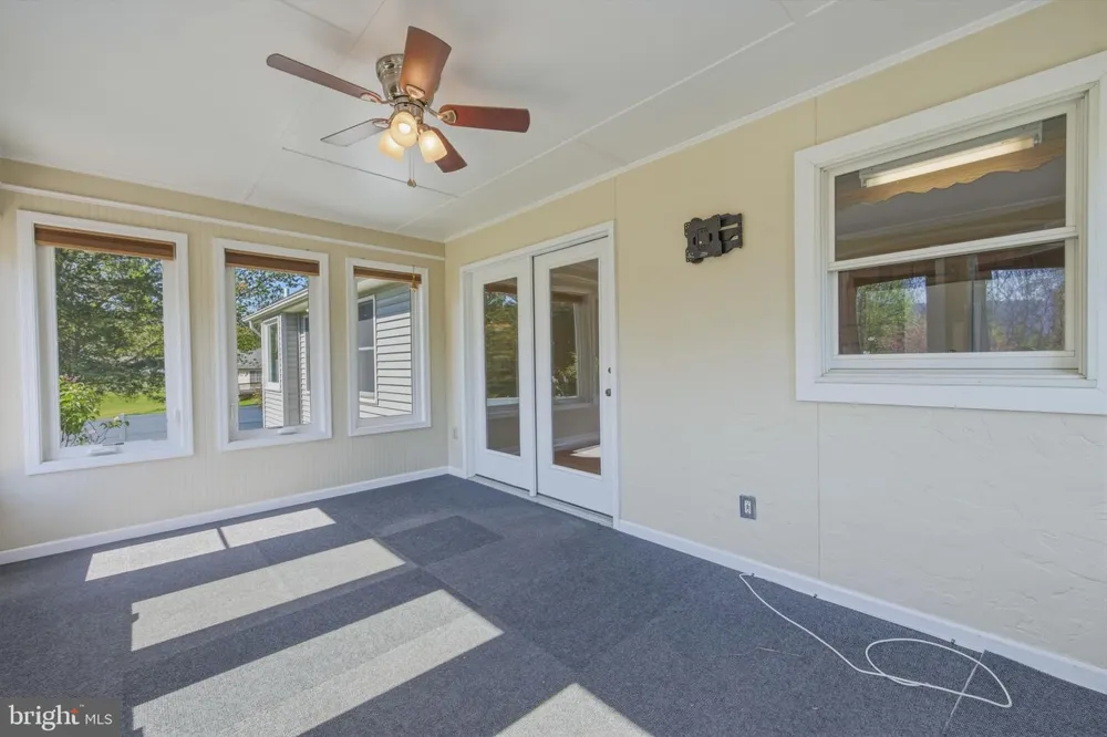 515 HOLLINGSWORTH ROAD Woodstock, VA 22664