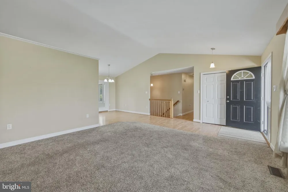 515 HOLLINGSWORTH ROAD Woodstock, VA 22664