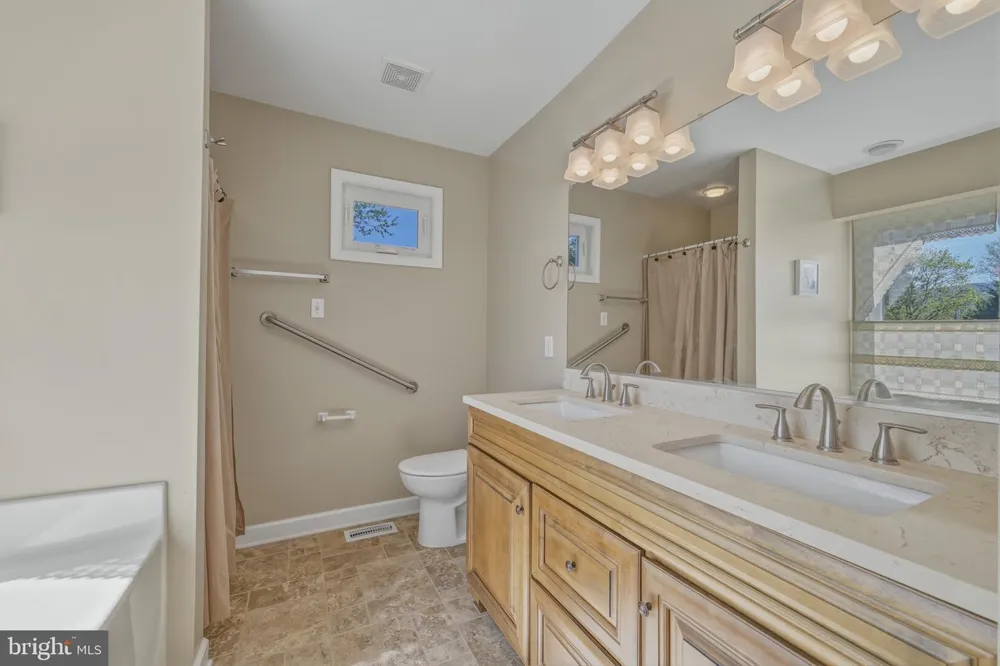 515 HOLLINGSWORTH ROAD Woodstock, VA 22664