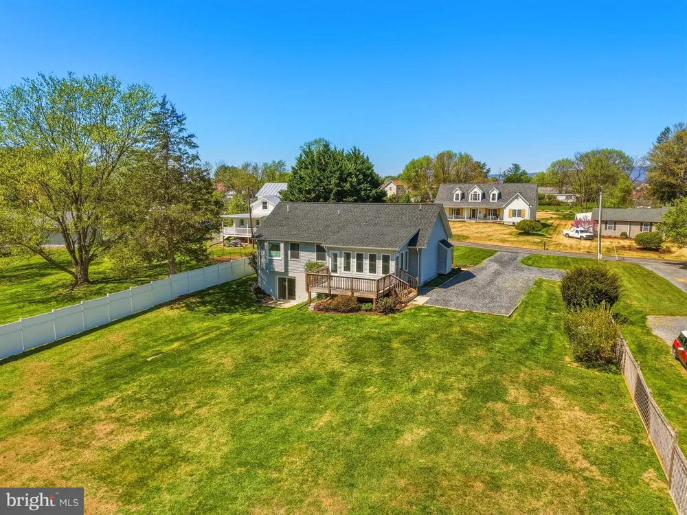 515 HOLLINGSWORTH ROAD Woodstock, VA 22664
