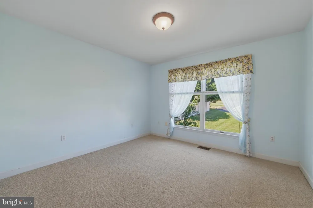 515 HOLLINGSWORTH ROAD Woodstock, VA 22664