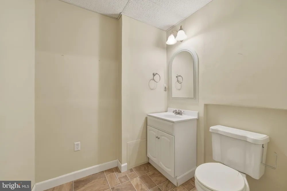 515 HOLLINGSWORTH ROAD Woodstock, VA 22664
