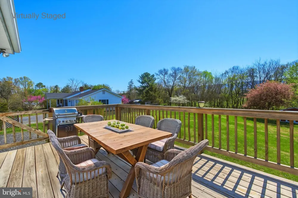 515 HOLLINGSWORTH ROAD Woodstock, VA 22664
