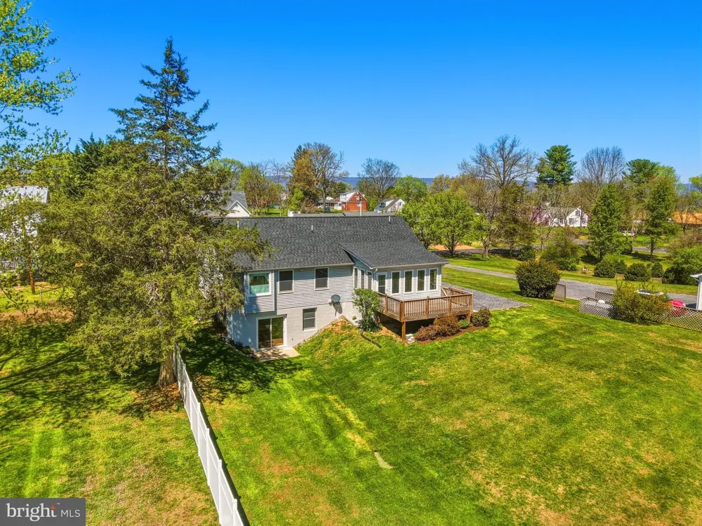 515 HOLLINGSWORTH ROAD Woodstock, VA 22664