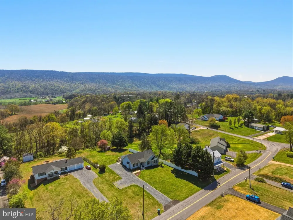 515 HOLLINGSWORTH ROAD Woodstock, VA 22664