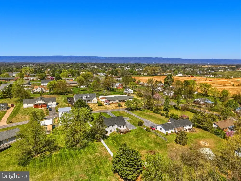 515 HOLLINGSWORTH ROAD Woodstock, VA 22664