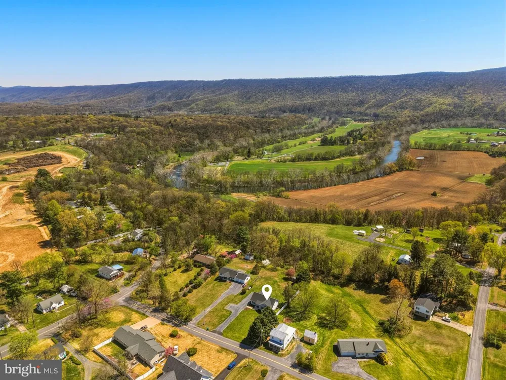 515 HOLLINGSWORTH ROAD Woodstock, VA 22664