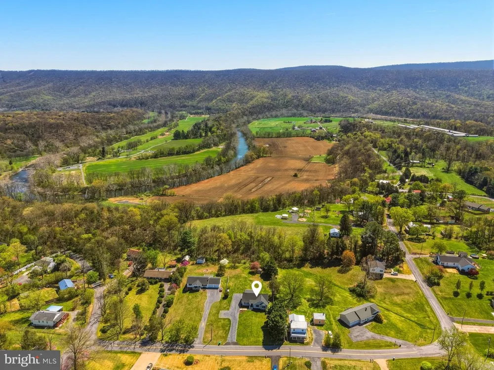 515 HOLLINGSWORTH ROAD Woodstock, VA 22664
