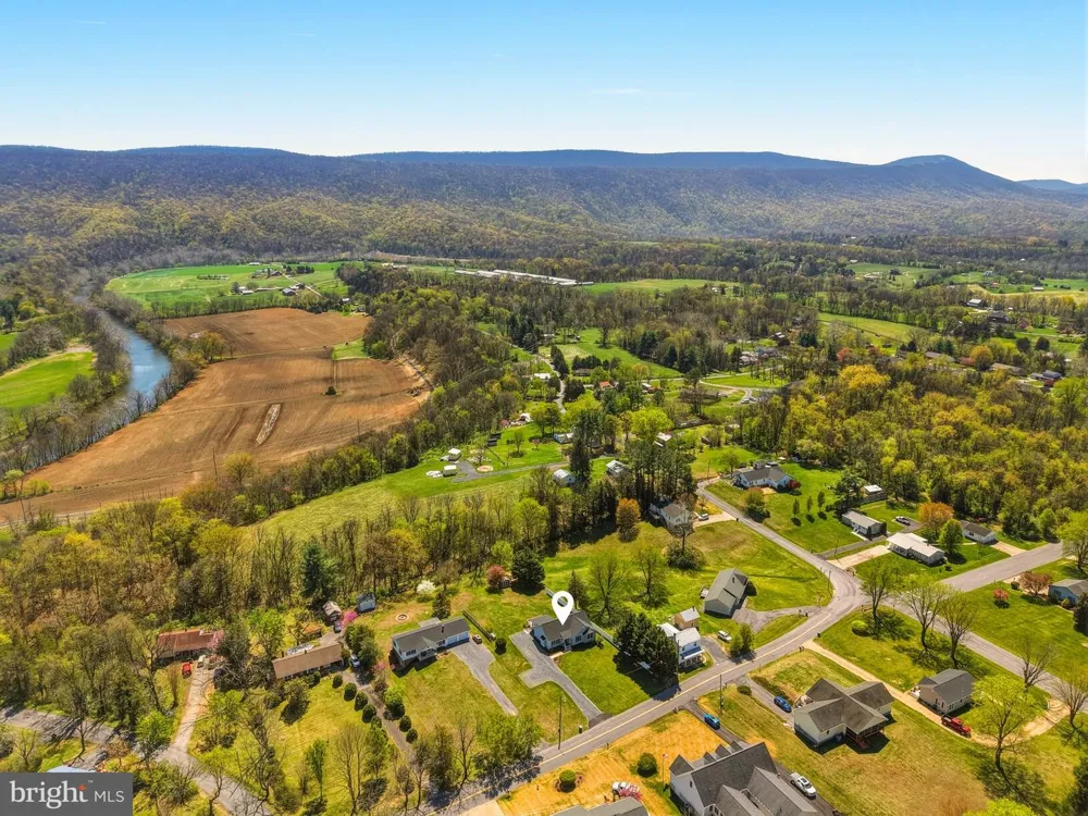 515 HOLLINGSWORTH ROAD Woodstock, VA 22664
