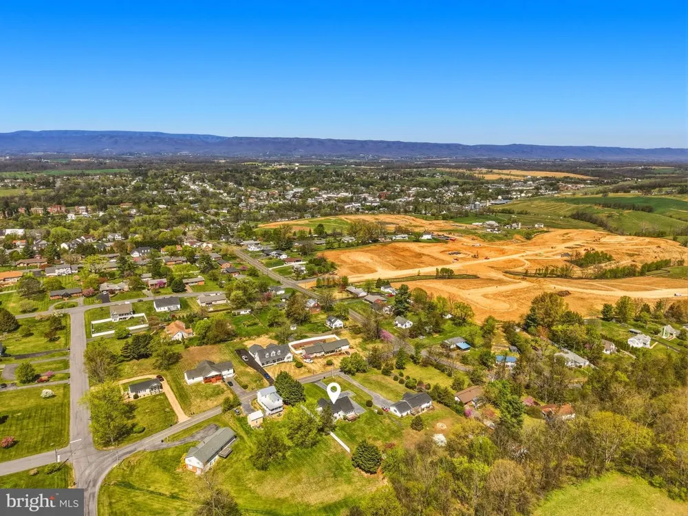 515 HOLLINGSWORTH ROAD Woodstock, VA 22664