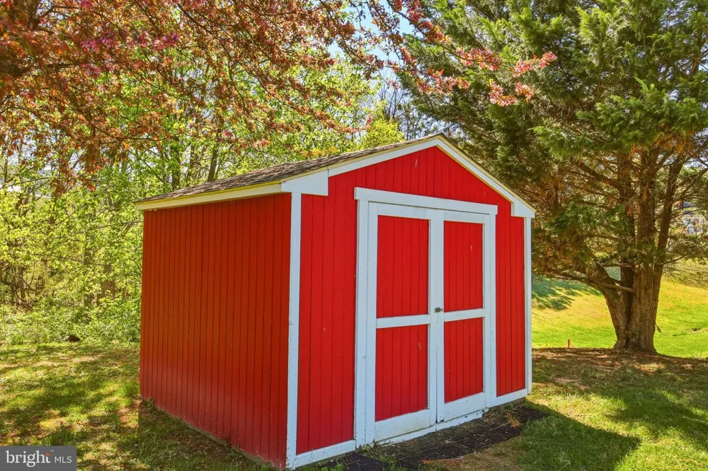 515 HOLLINGSWORTH ROAD Woodstock, VA 22664
