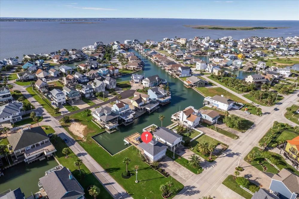 1007 Tiki Tiki Island, TX 77554