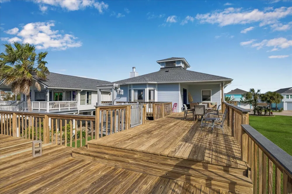 1007 Tiki Tiki Island, TX 77554