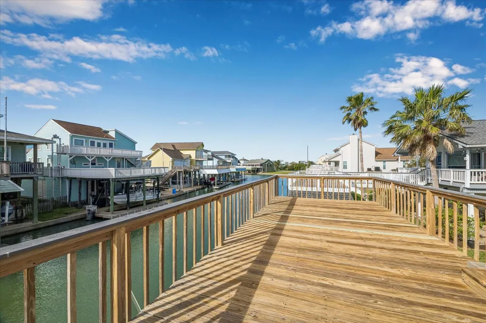 1007 Tiki Tiki Island, TX 77554