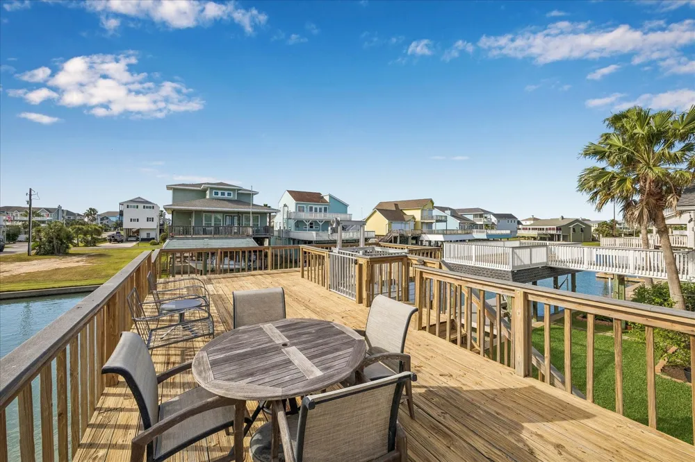 1007 Tiki Tiki Island, TX 77554
