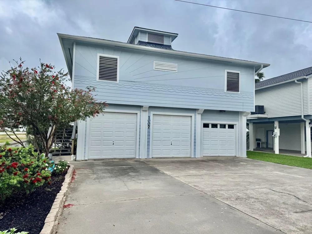 1007 Tiki Tiki Island, TX 77554