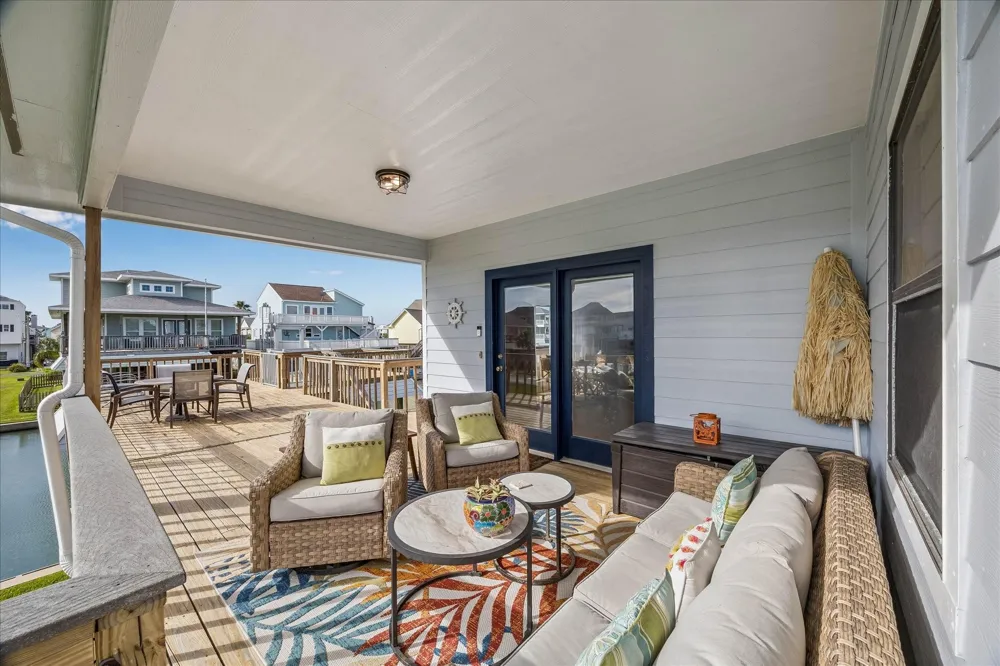 1007 Tiki Tiki Island, TX 77554