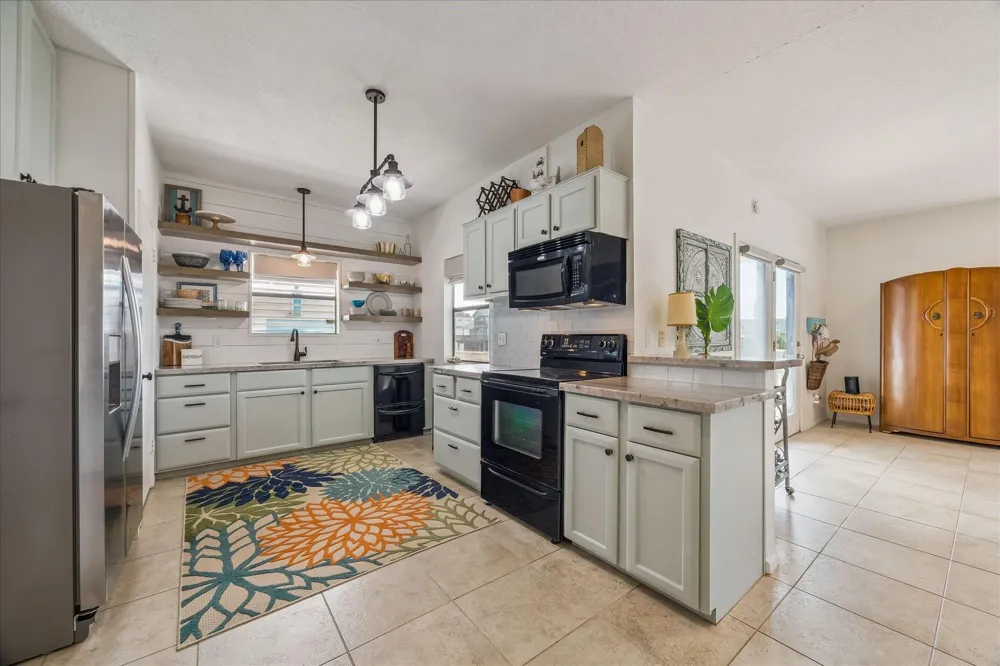 1007 Tiki Tiki Island, TX 77554