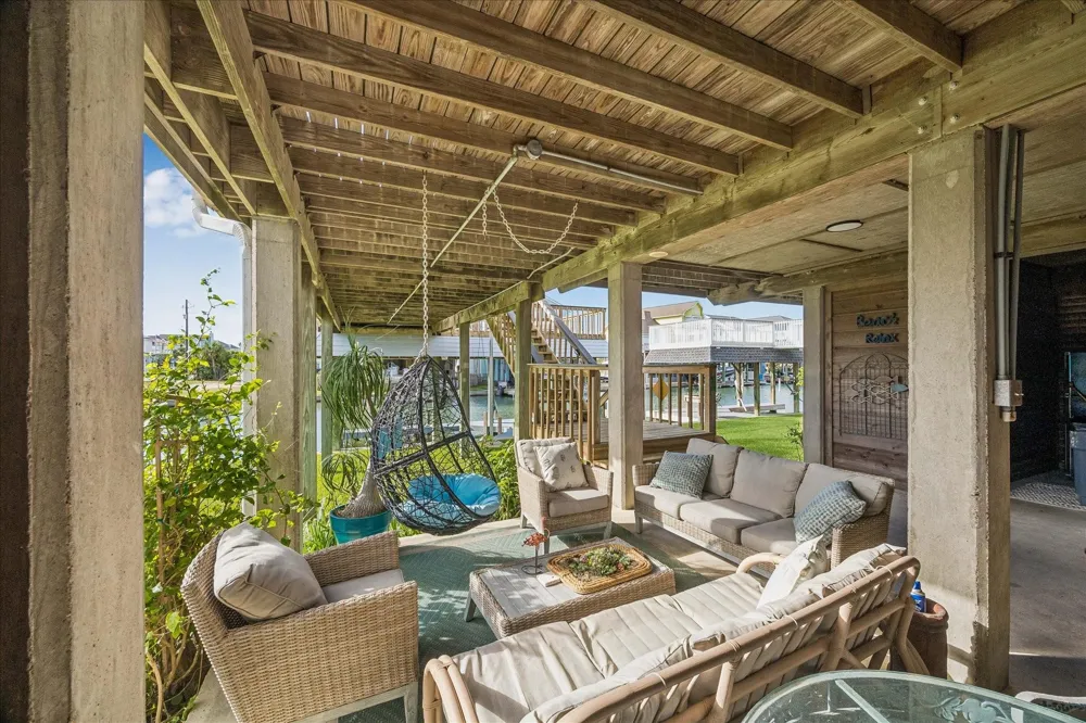 1007 Tiki Tiki Island, TX 77554