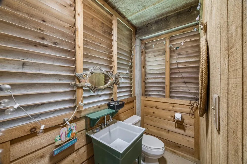 1007 Tiki Tiki Island, TX 77554