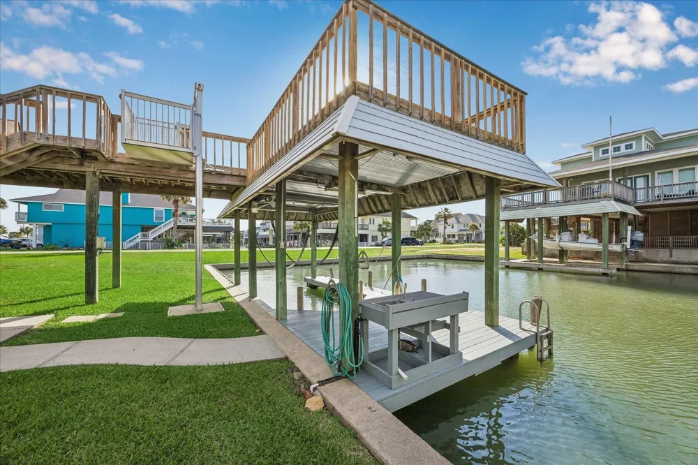 1007 Tiki Tiki Island, TX 77554
