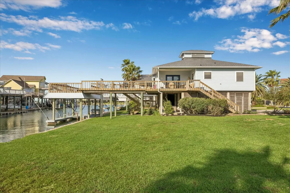 1007 Tiki Tiki Island, TX 77554