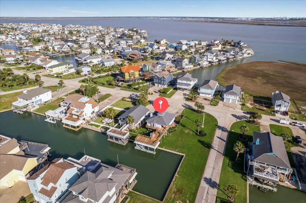 1007 Tiki Tiki Island, TX 77554