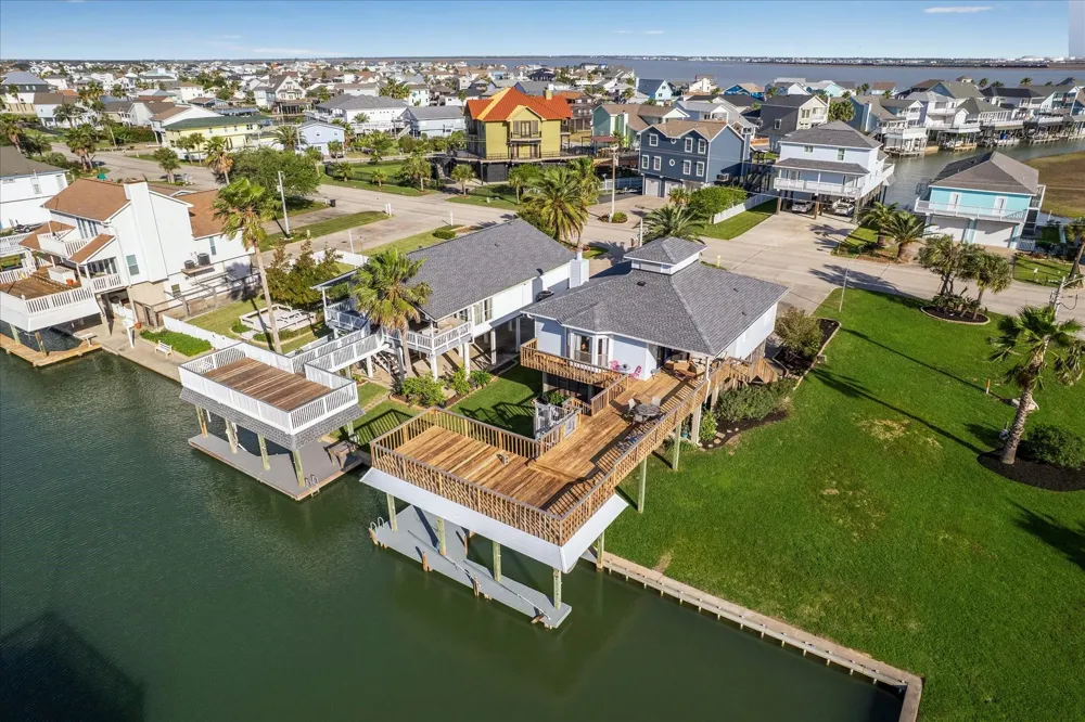 1007 Tiki Tiki Island, TX 77554