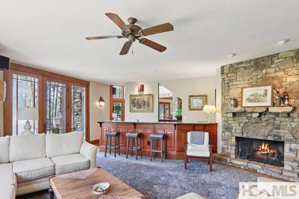 46 Mills Creek Drive Lake Toxaway, NC 28747