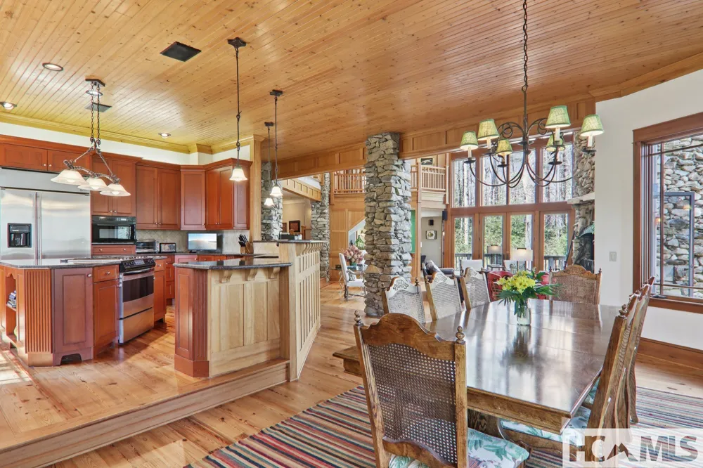 46 Mills Creek Drive Lake Toxaway, NC 28747