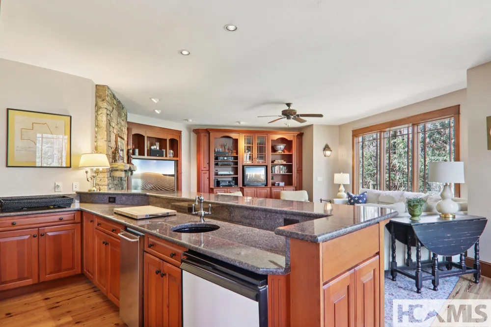 46 Mills Creek Drive Lake Toxaway, NC 28747