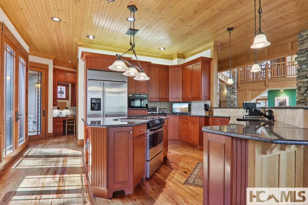46 Mills Creek Drive Lake Toxaway, NC 28747