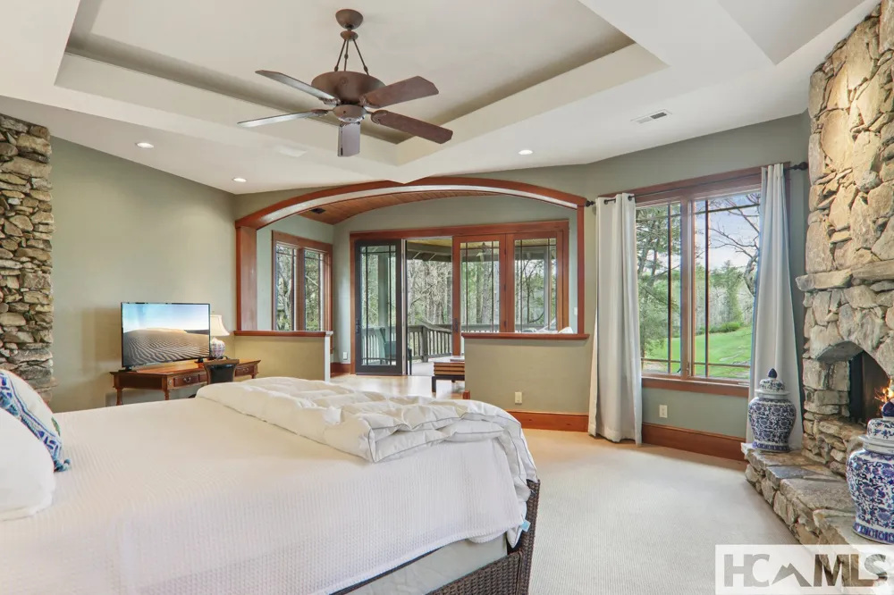 46 Mills Creek Drive Lake Toxaway, NC 28747