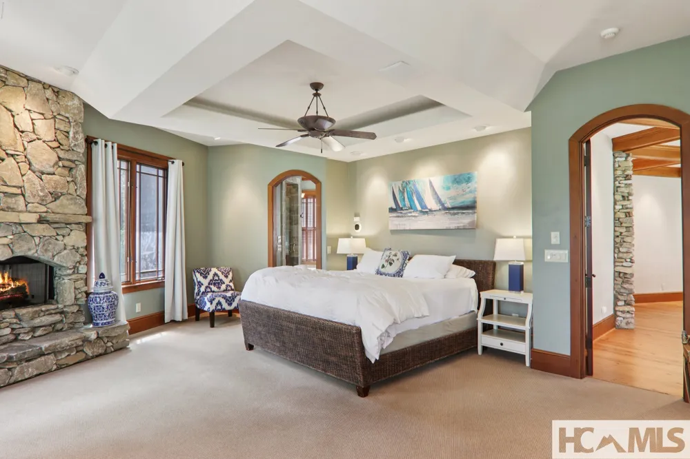 46 Mills Creek Drive Lake Toxaway, NC 28747