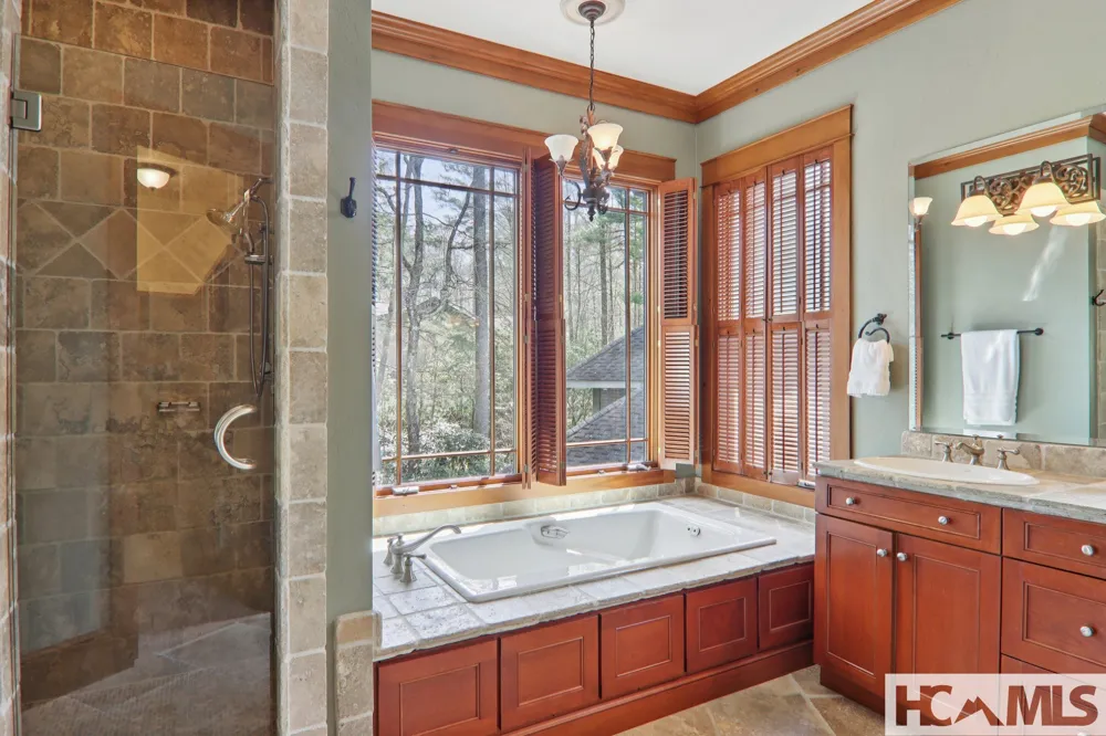 46 Mills Creek Drive Lake Toxaway, NC 28747