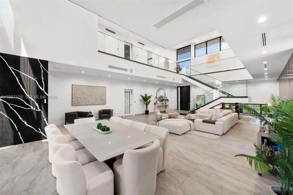 521 Holiday Dr Hallandale Beach, FL 33009