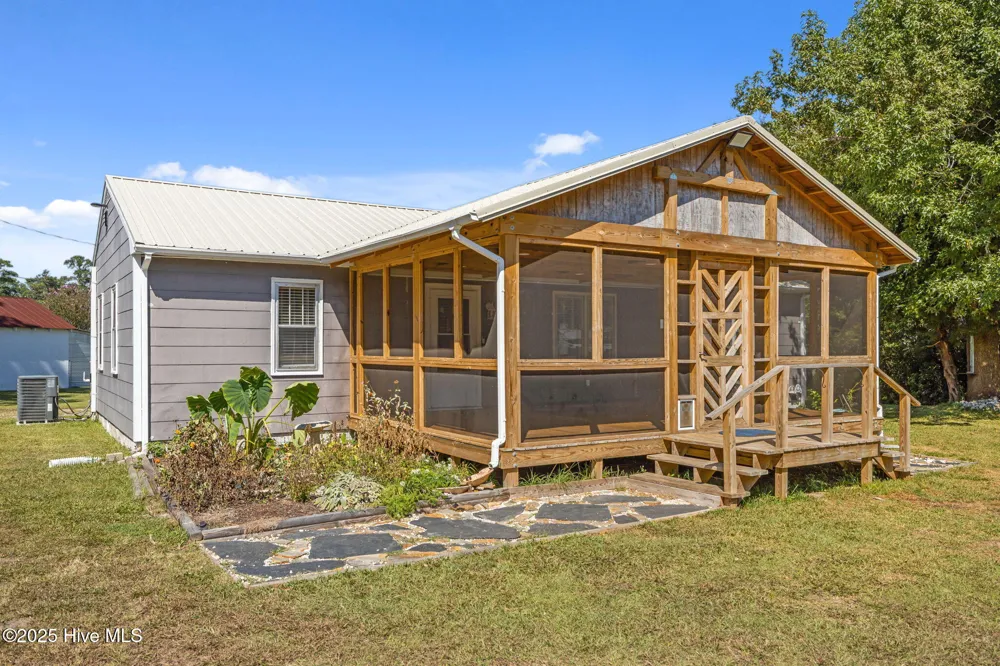 376 Shell Road Atlantic, NC 28511