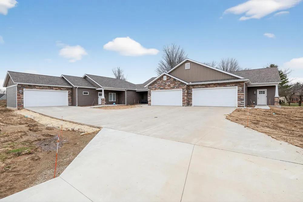 137 Lexington Pointe Drive #7 Niles, MI 49120
