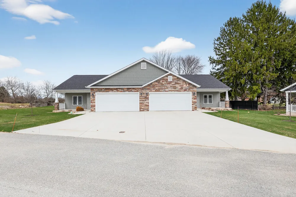 137 Lexington Pointe Drive #7 Niles, MI 49120