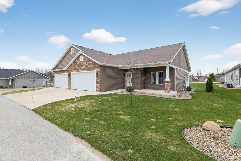 139 Lexington Pointe Drive #6 Niles, MI 49120