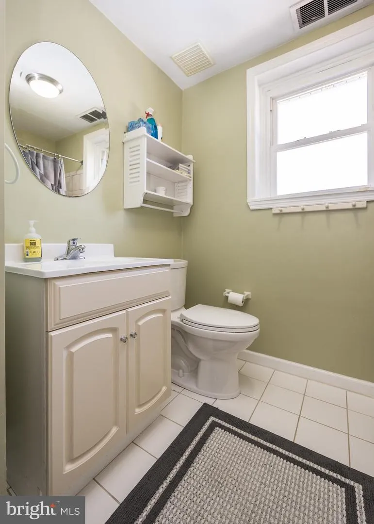 820 SHARPLESS ROAD Hockessin, DE 19707