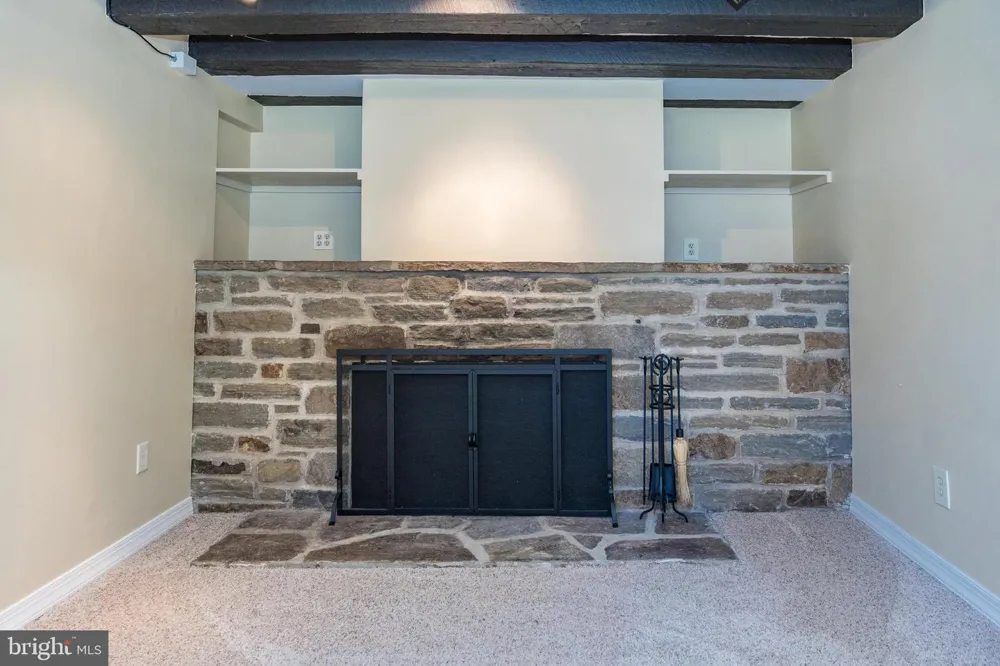 820 SHARPLESS ROAD Hockessin, DE 19707