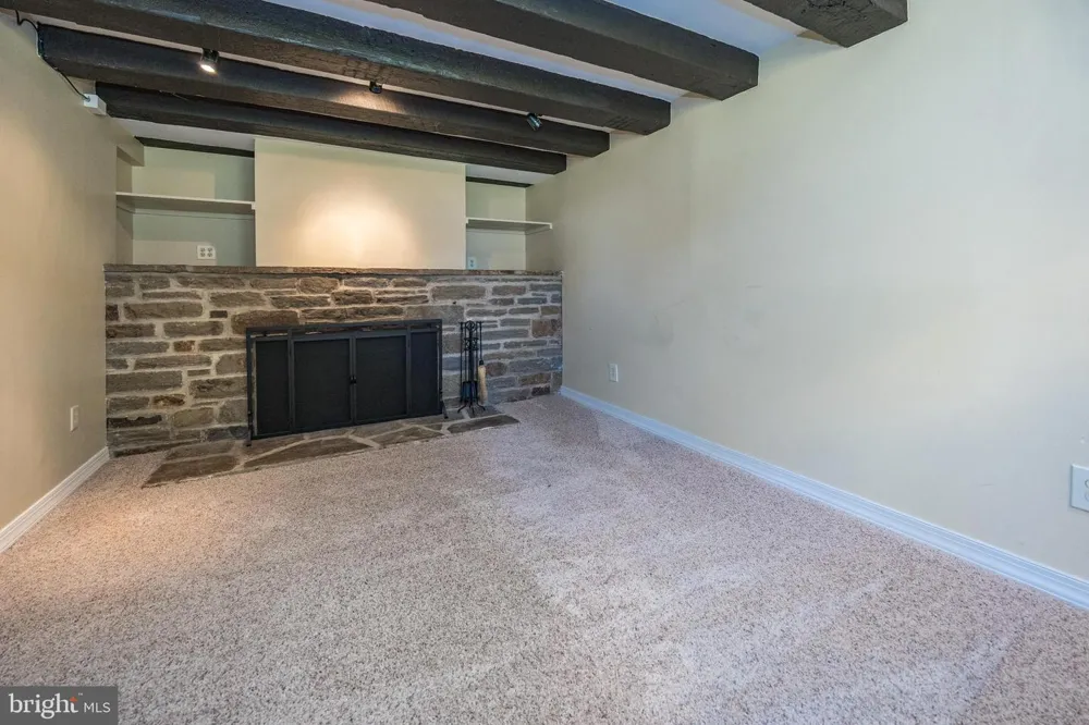 820 SHARPLESS ROAD Hockessin, DE 19707