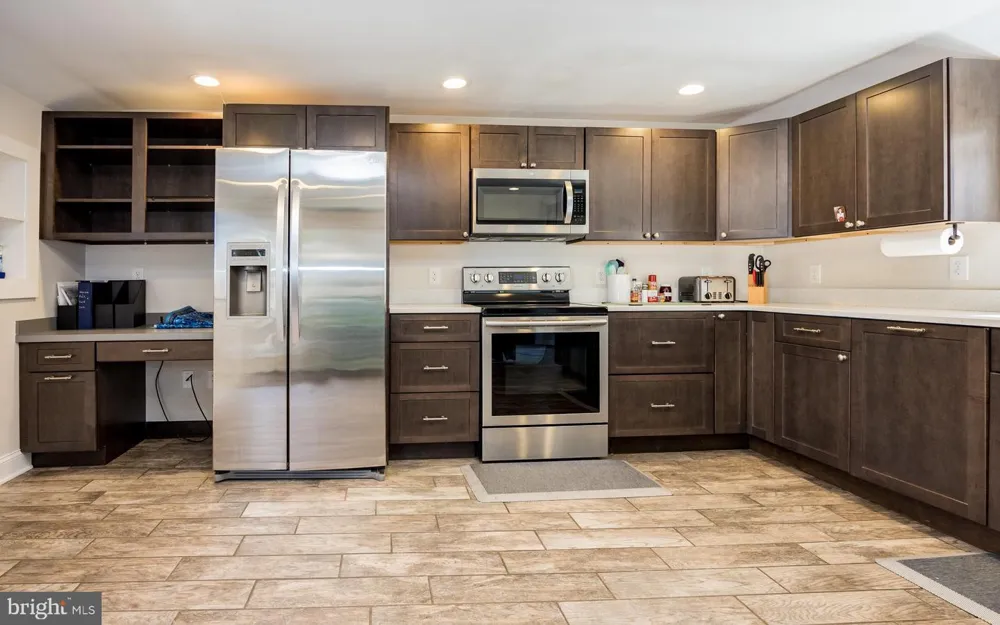 820 SHARPLESS ROAD Hockessin, DE 19707
