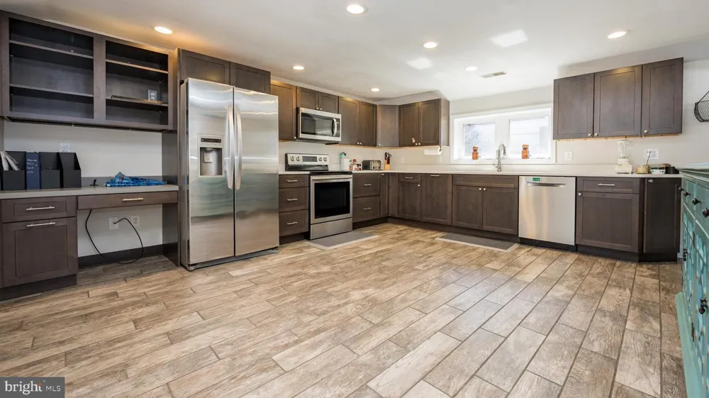 820 SHARPLESS ROAD Hockessin, DE 19707
