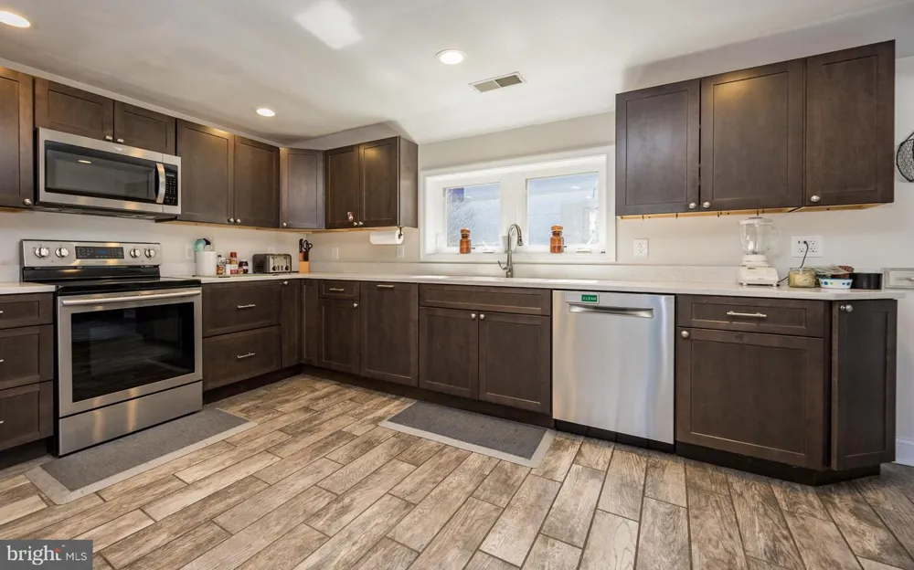 820 SHARPLESS ROAD Hockessin, DE 19707