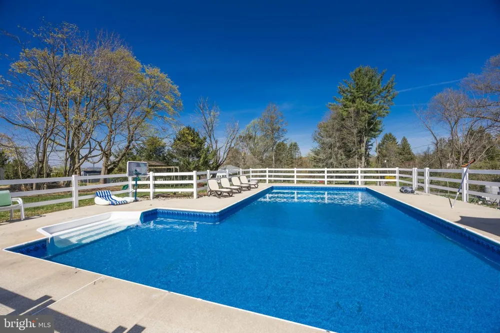 820 SHARPLESS ROAD Hockessin, DE 19707